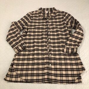 Garnet Hill plaid flannel button up shirt. Size large.